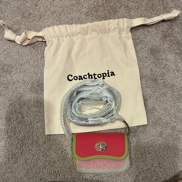 Coachtopia Wavy Wallet w/ crossbody strap - Picture 5 of 5